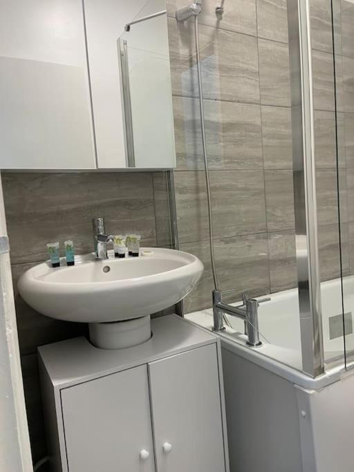 2 Bedroom Flat In Londra Dış mekan fotoğraf