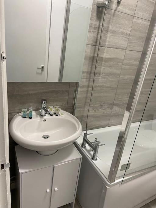 2 Bedroom Flat In Londra Dış mekan fotoğraf