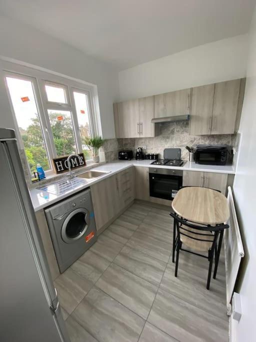 2 Bedroom Flat In Londra Dış mekan fotoğraf